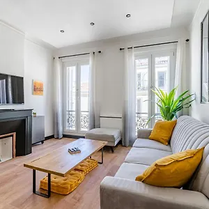 https://la-plume.fr-provencehotel.com